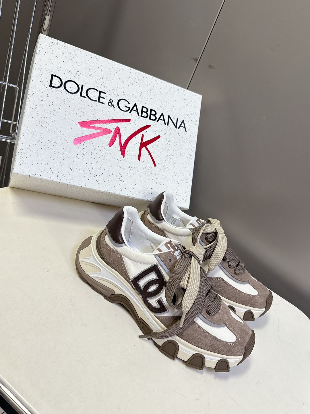 Dolce & Gabbana杜嘉班纳春夏最新情侣款老爹鞋 运动鞋超多明星网红种草 鞋身侧面的超大DG字