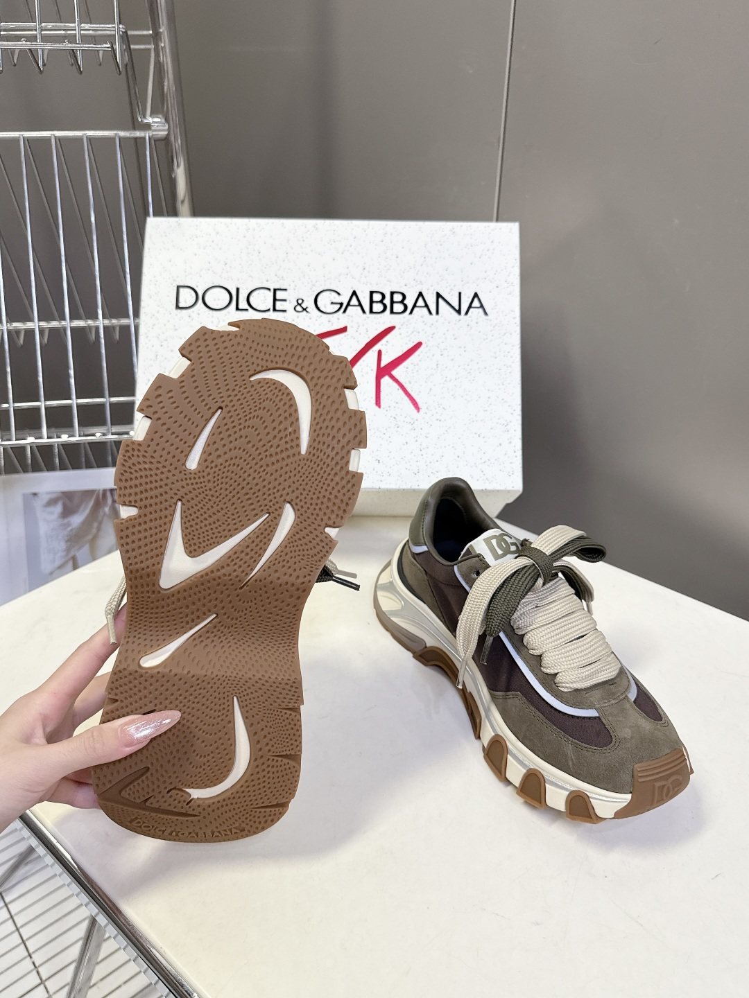 Dolce & Gabbana杜嘉班纳春夏最新情侣款老爹鞋 运动鞋超多明星网红种草 鞋身侧面的超大DG字