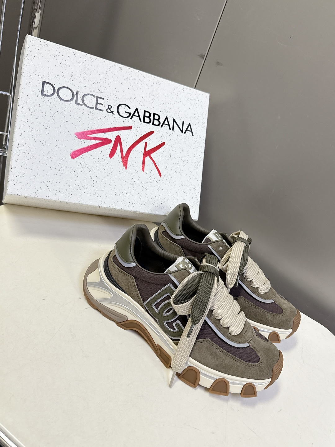 Dolce & Gabbana杜嘉班纳春夏最新情侣款老爹鞋 运动鞋超多明星网红种草 鞋身侧面的超大DG字