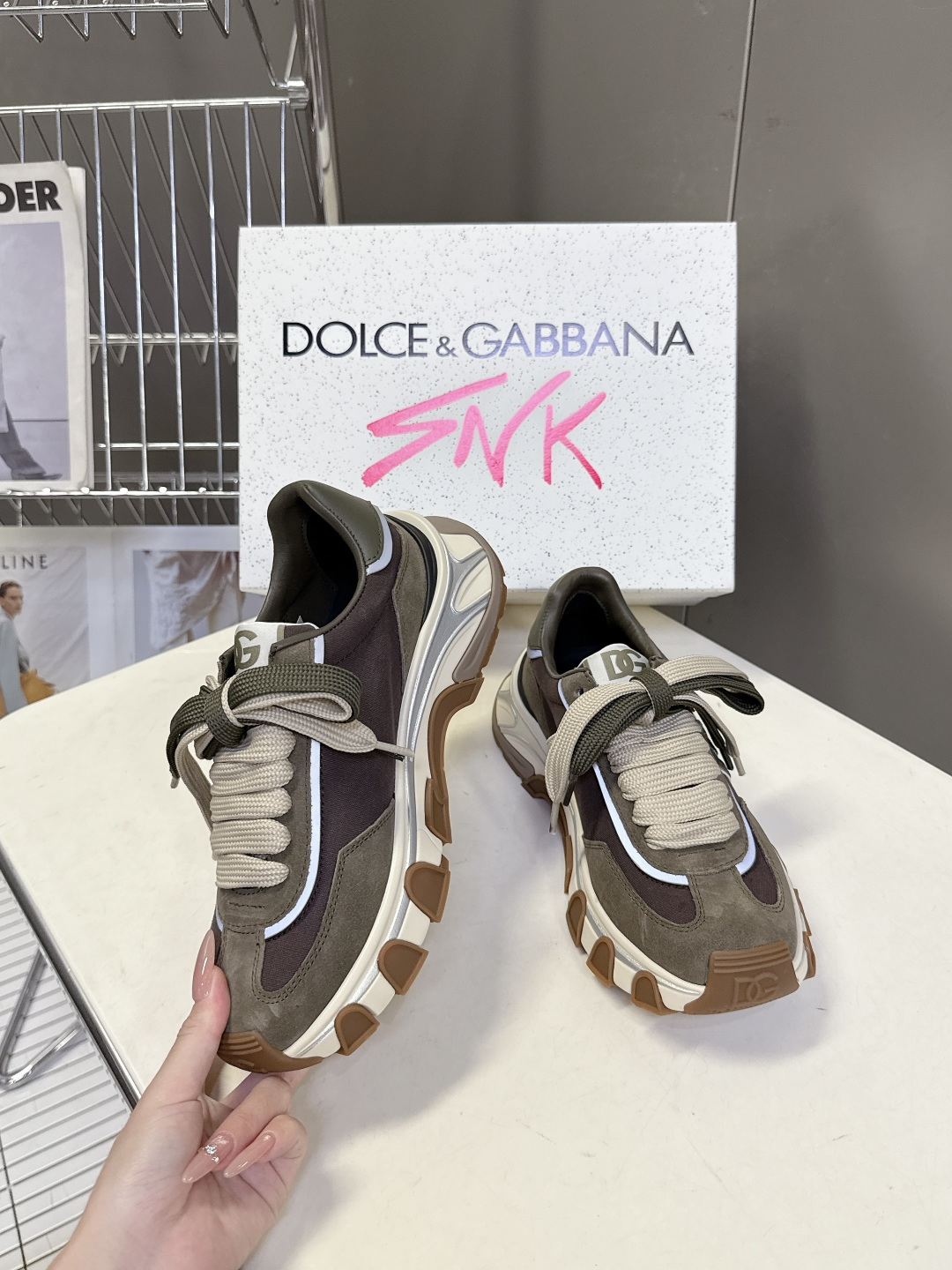 Dolce & Gabbana杜嘉班纳春夏最新情侣款老爹鞋 运动鞋超多明星网红种草 鞋身侧面的超大DG字