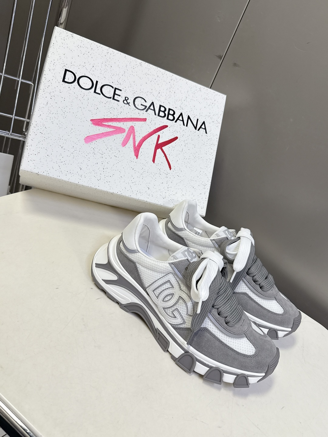 Dolce & Gabbana杜嘉班纳春夏最新情侣款老爹鞋 运动鞋超多明星网红种草 鞋身侧面的超大DG字