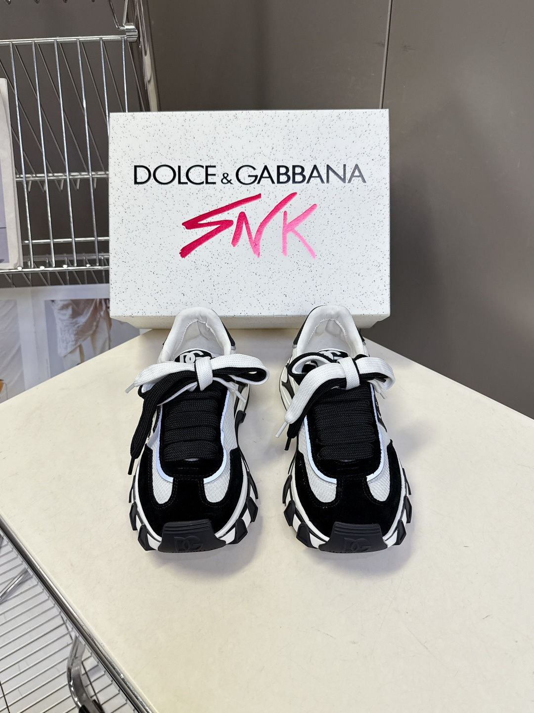 Dolce & Gabbana杜嘉班纳春夏最新情侣款老爹鞋 运动鞋超多明星网红种草 鞋身侧面的超大DG字