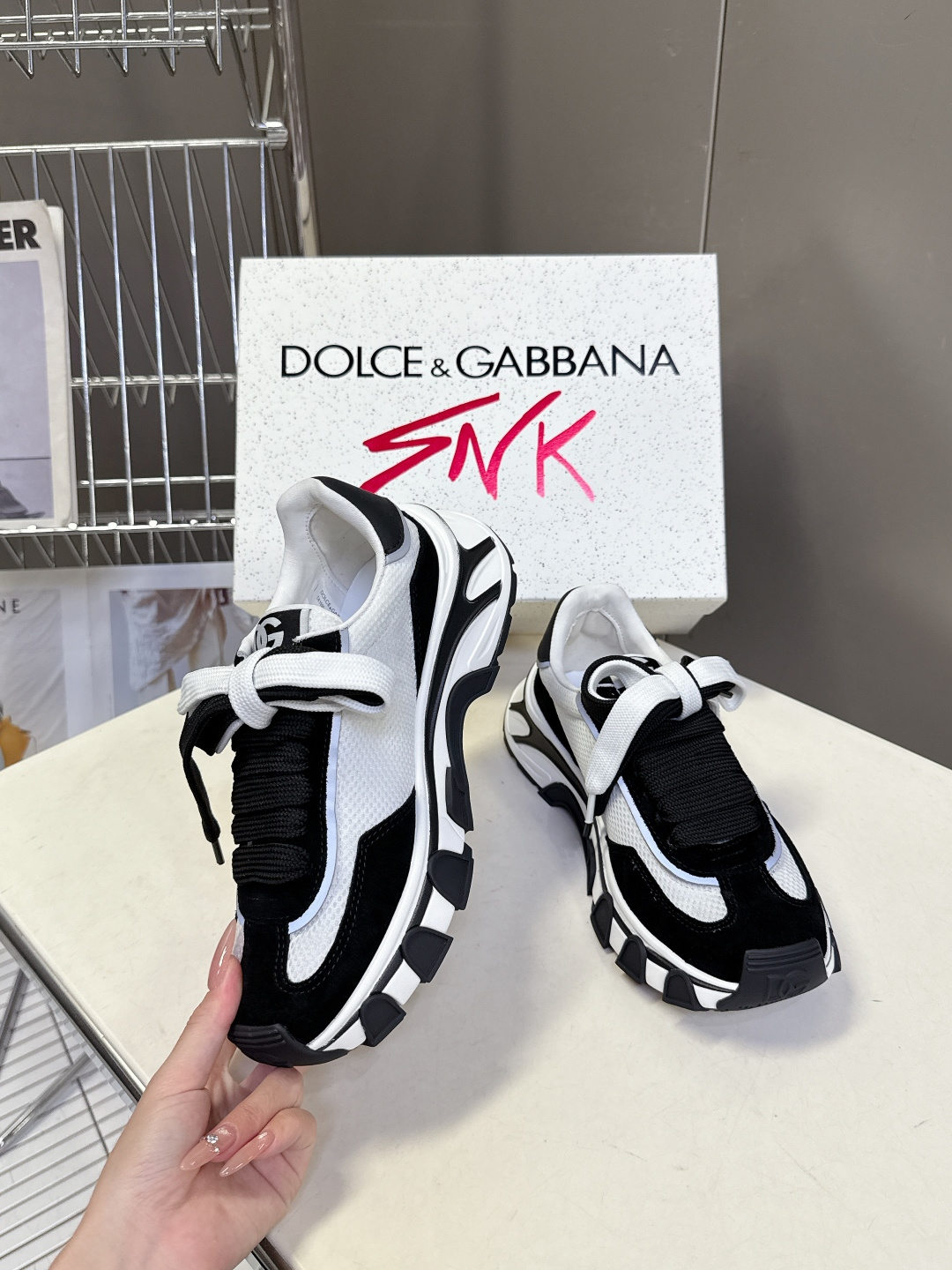 Dolce & Gabbana杜嘉班纳春夏最新情侣款老爹鞋 运动鞋超多明星网红种草 鞋身侧面的超大DG字