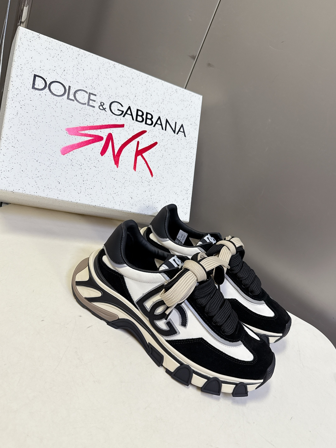 Dolce & Gabbana杜嘉班纳春夏最新情侣款老爹鞋 运动鞋超多明星网红种草 鞋身侧面的超大DG字
