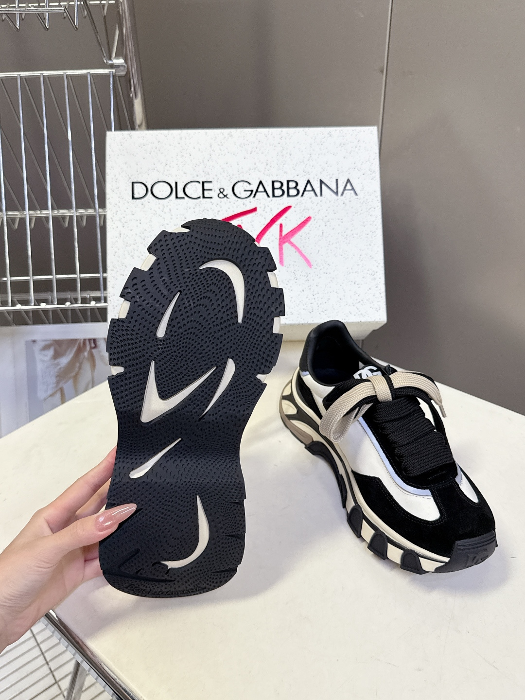 Dolce & Gabbana杜嘉班纳春夏最新情侣款老爹鞋 运动鞋超多明星网红种草 鞋身侧面的超大DG字