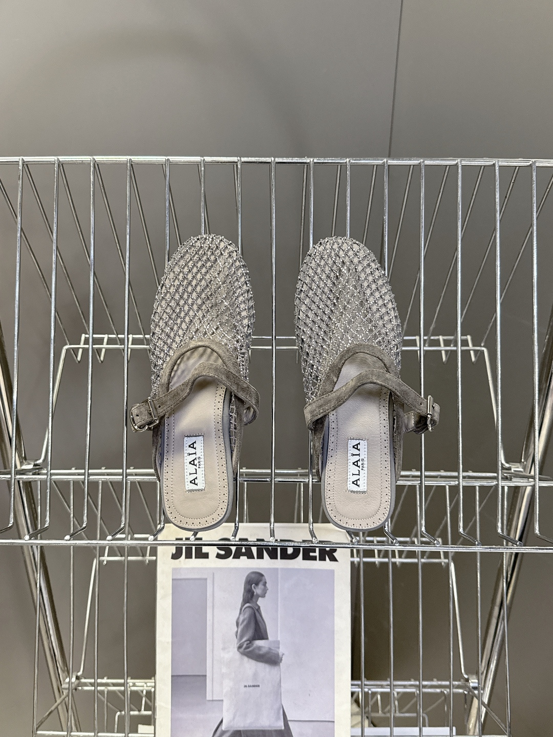 ALAÏA阿莱亚春夏最新款渔网水钻半拖超多明星网红种草 网眼材质自带通透感 既透气不闷脚 又能隐约露出皮