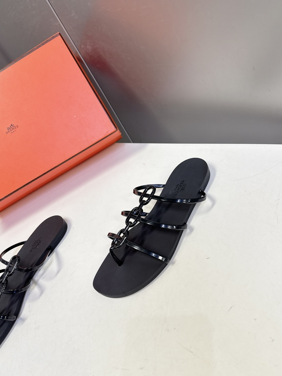 Hermès Hermès爱马仕春夏最新款猪鼻子链条果冻凉拖