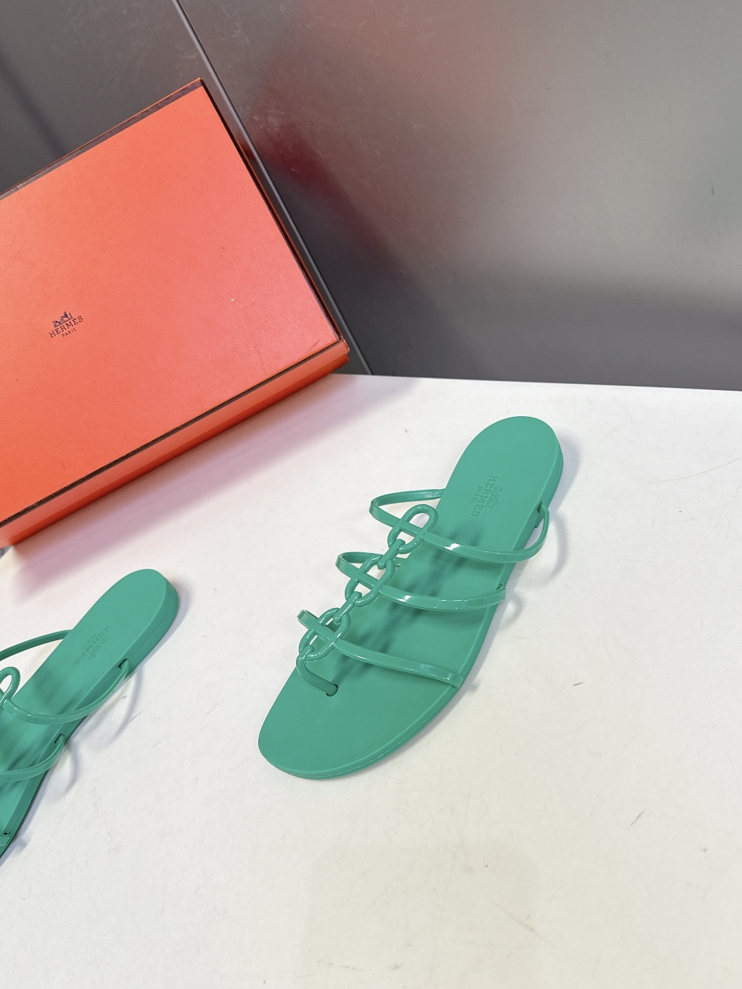 Hermès Hermès爱马仕春夏最新款猪鼻子链条果冻凉拖