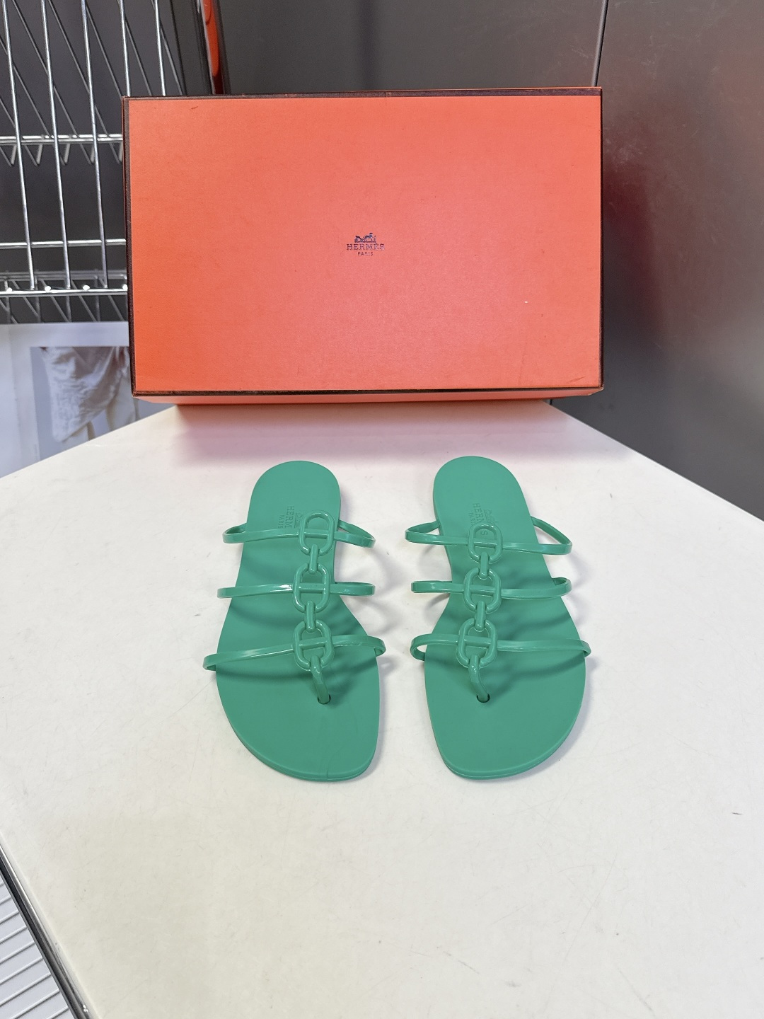 Hermès Hermès爱马仕春夏最新款猪鼻子链条果冻凉拖