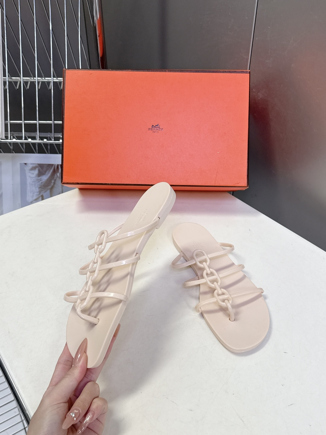 Hermès Hermès爱马仕春夏最新款猪鼻子链条果冻凉拖