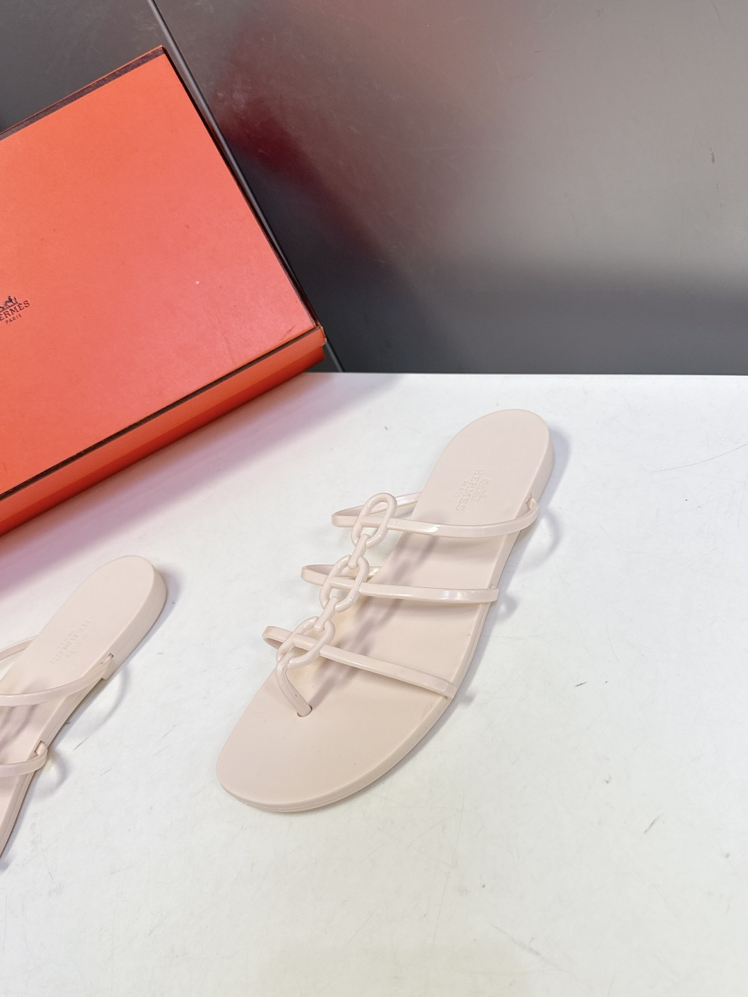Hermès Hermès爱马仕春夏最新款猪鼻子链条果冻凉拖