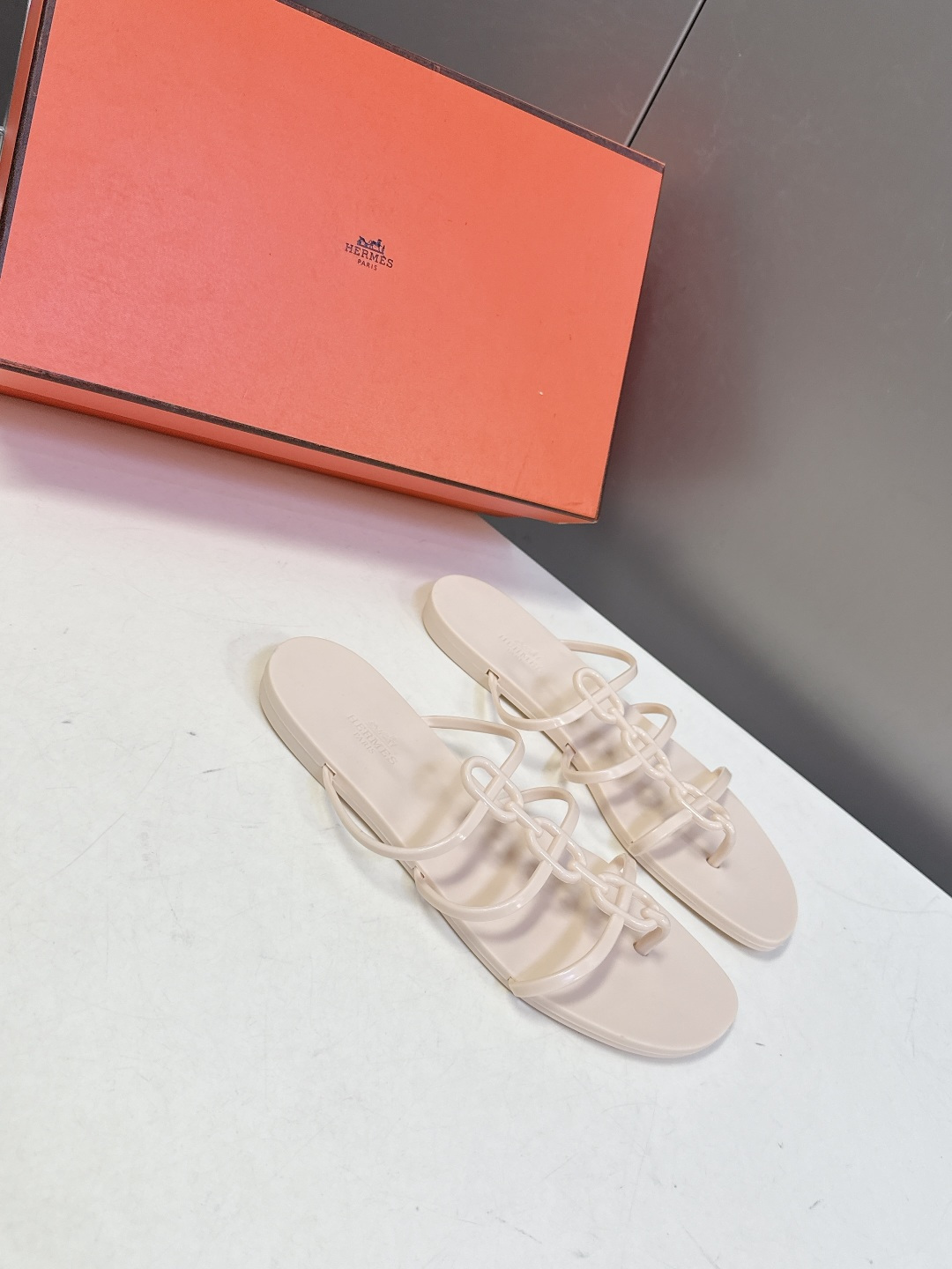 Hermès Hermès爱马仕春夏最新款猪鼻子链条果冻凉拖