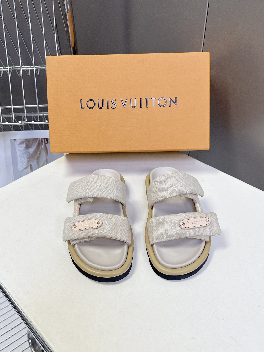 Louis Vuitton Louis Vuitton路易威登春夏最新 魔术贴老花凉拖