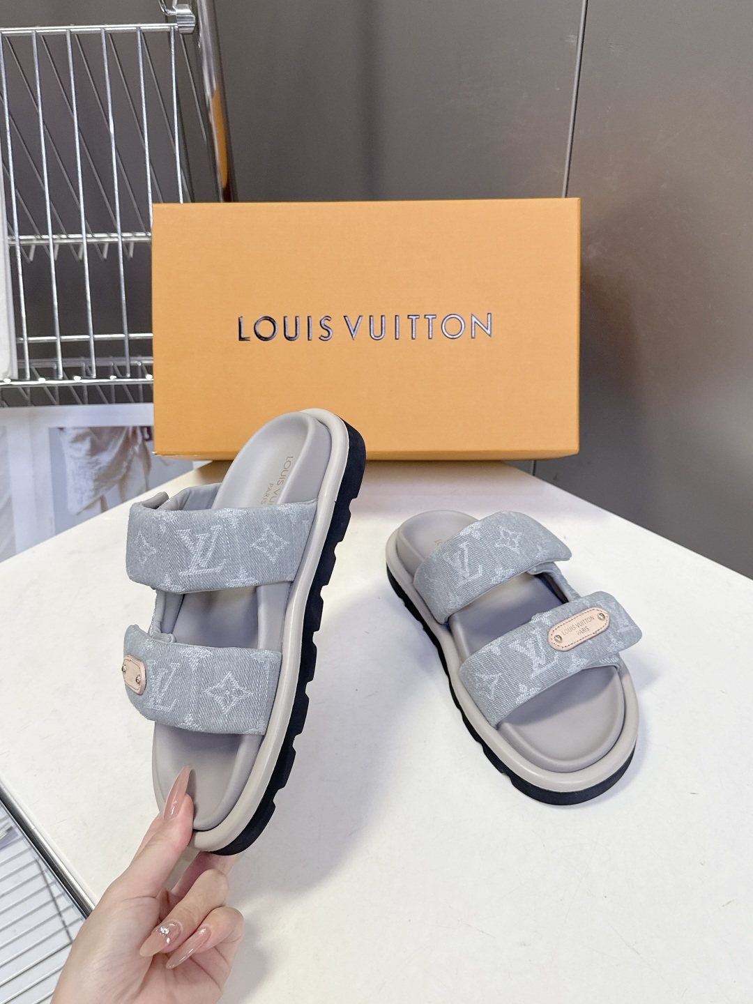 Louis Vuitton Louis Vuitton路易威登春夏最新 魔术贴老花凉拖