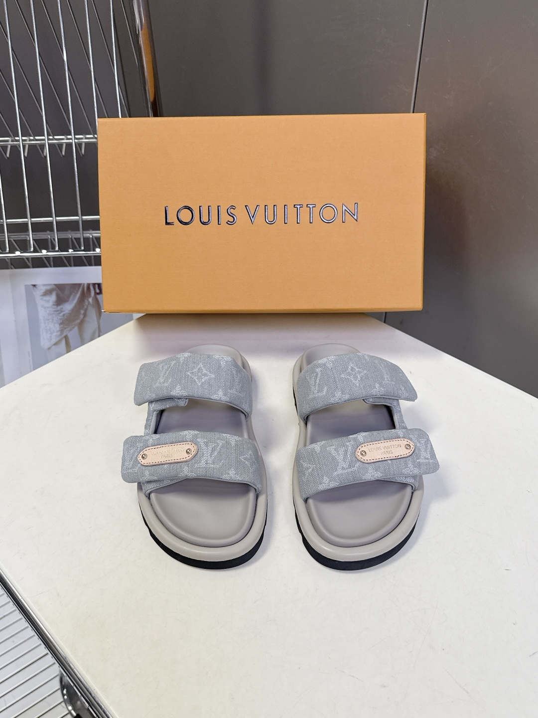 Louis Vuitton Louis Vuitton路易威登春夏最新 魔术贴老花凉拖