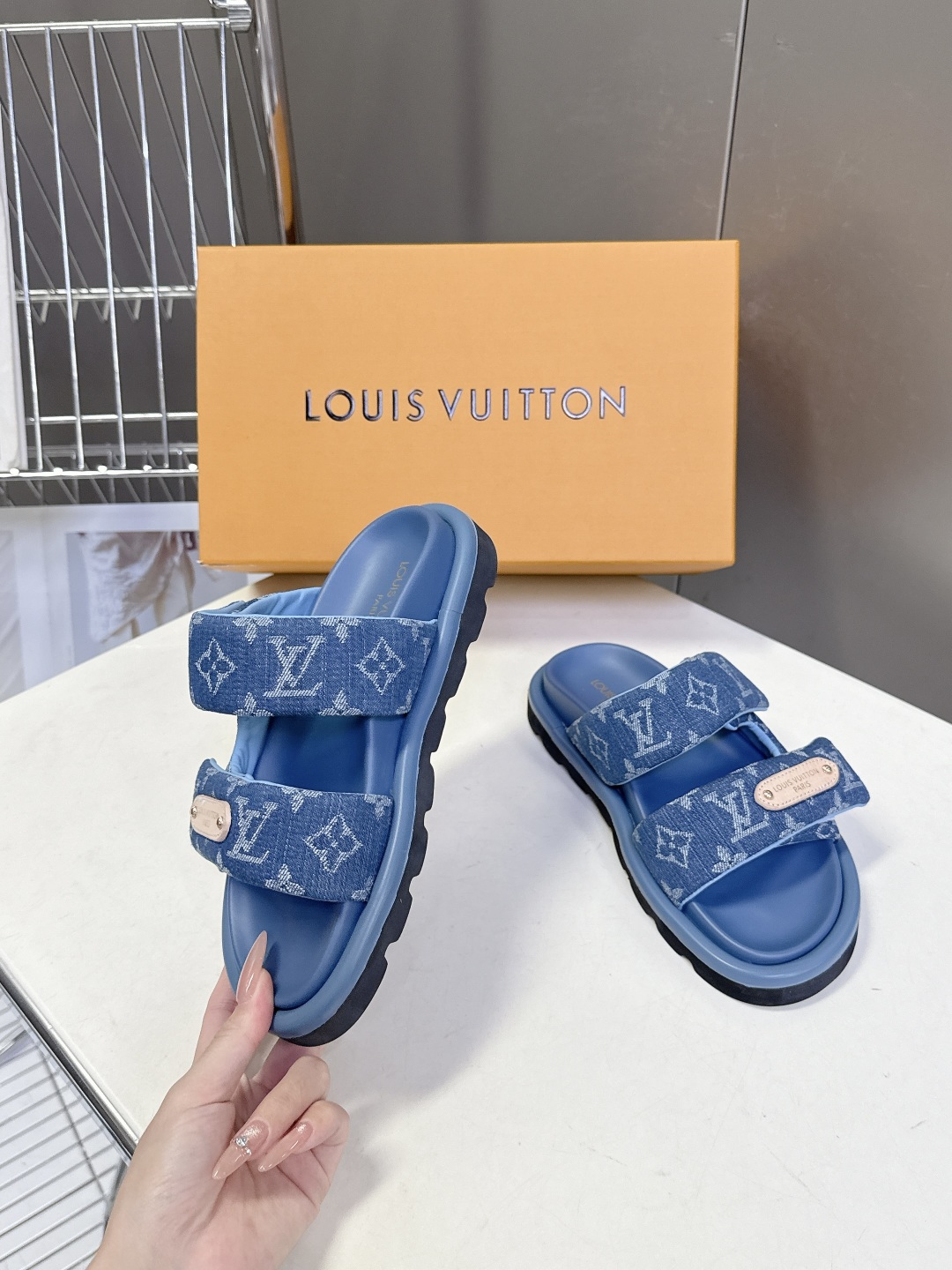 Louis Vuitton Louis Vuitton路易威登春夏最新 魔术贴老花凉拖