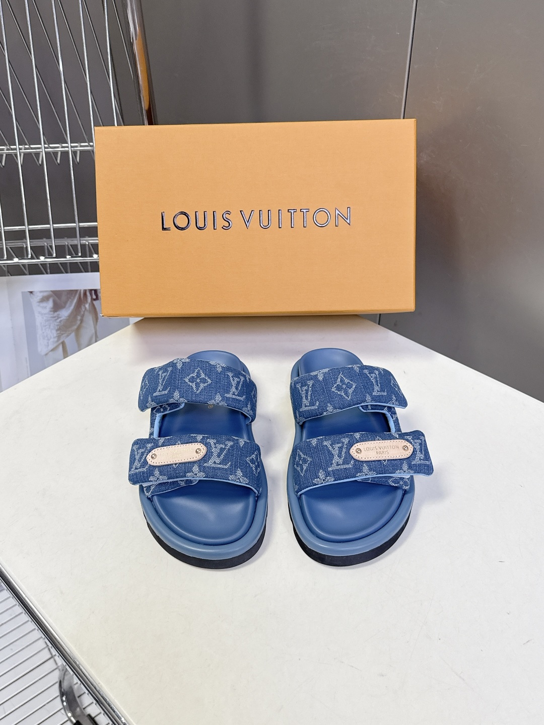 Louis Vuitton Louis Vuitton路易威登春夏最新 魔术贴老花凉拖