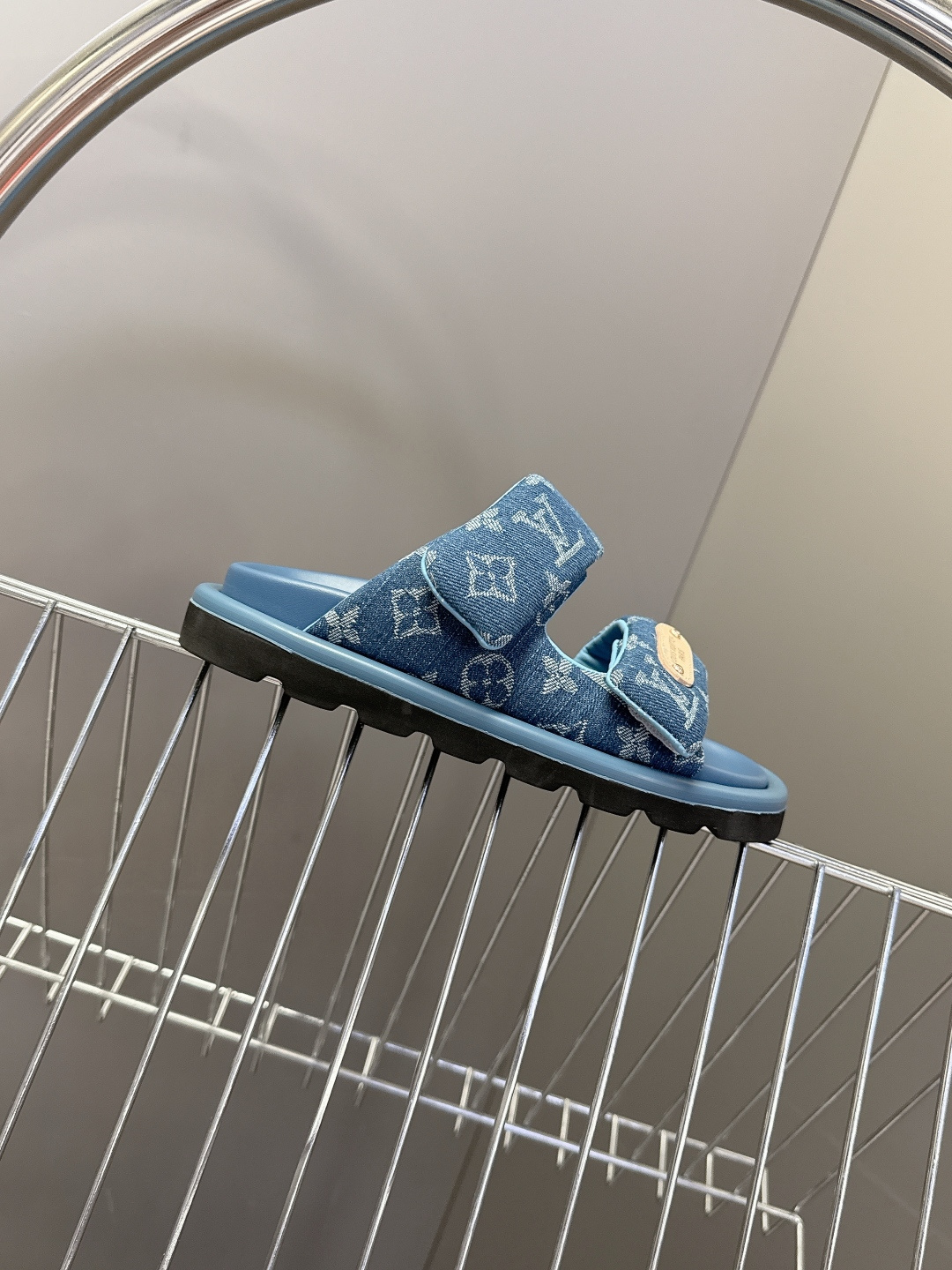 Louis Vuitton Louis Vuitton路易威登春夏最新 魔术贴老花凉拖