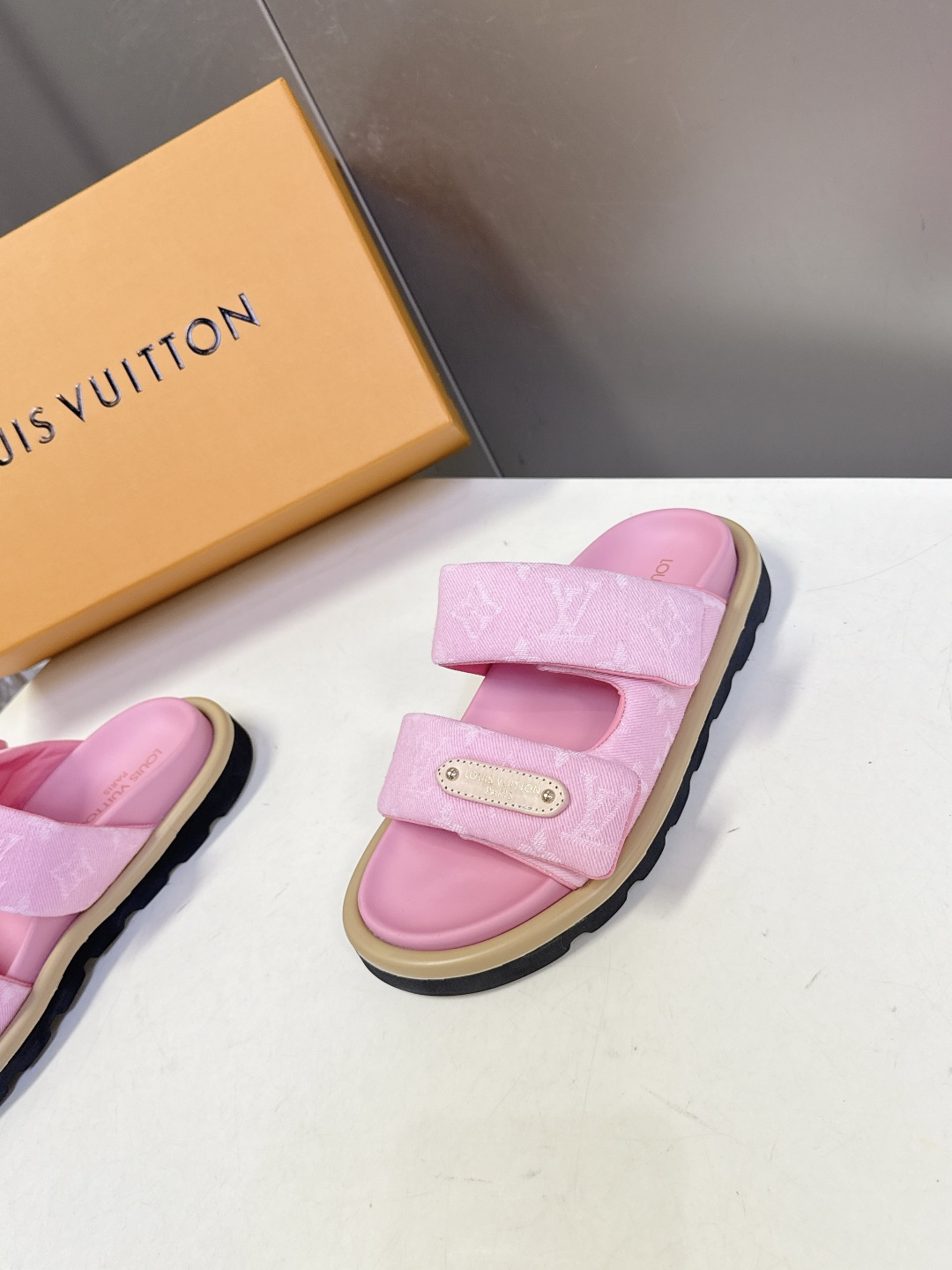 Louis Vuitton Louis Vuitton路易威登春夏最新 魔术贴老花凉拖