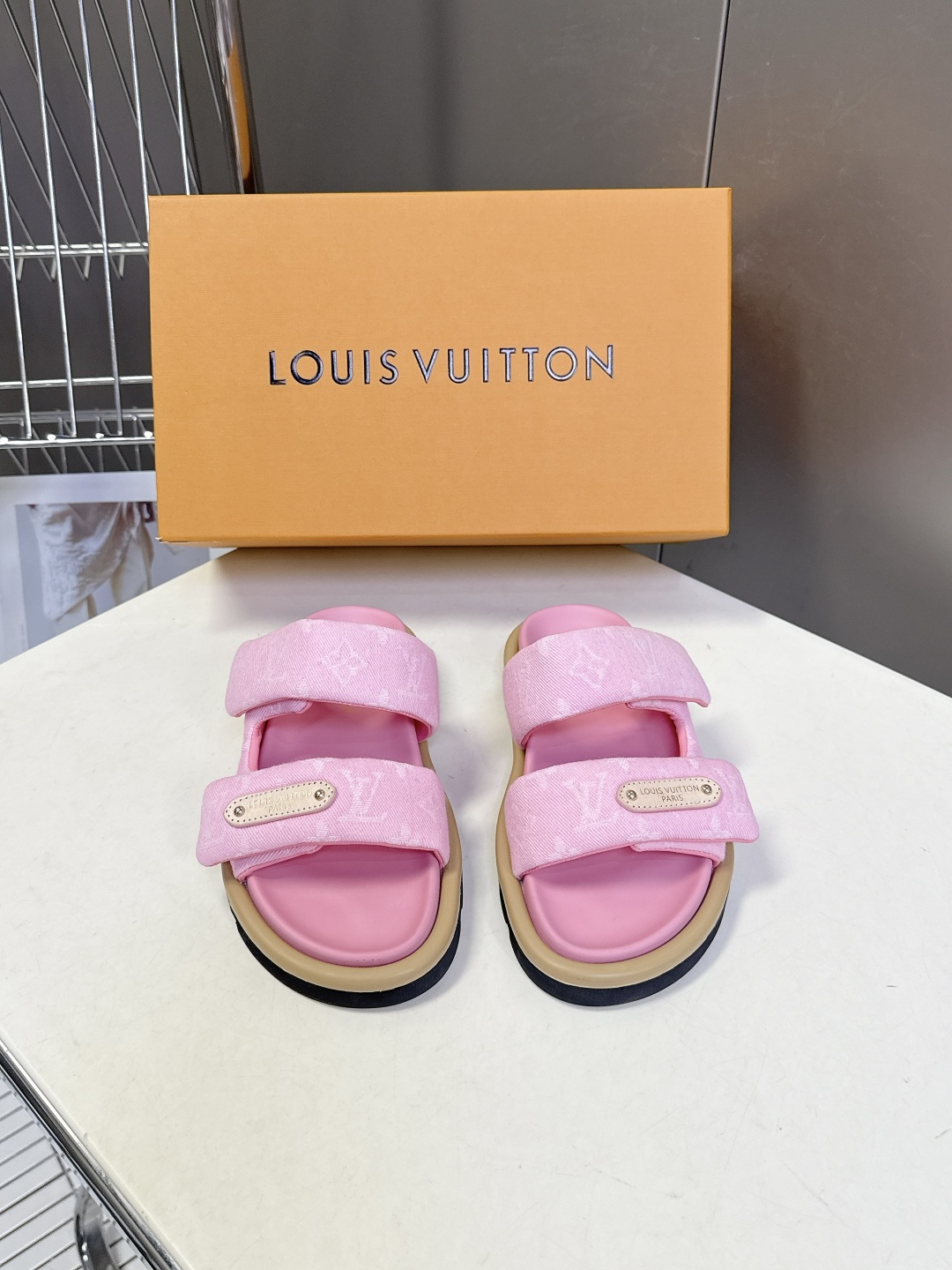 Louis Vuitton Louis Vuitton路易威登春夏最新 魔术贴老花凉拖