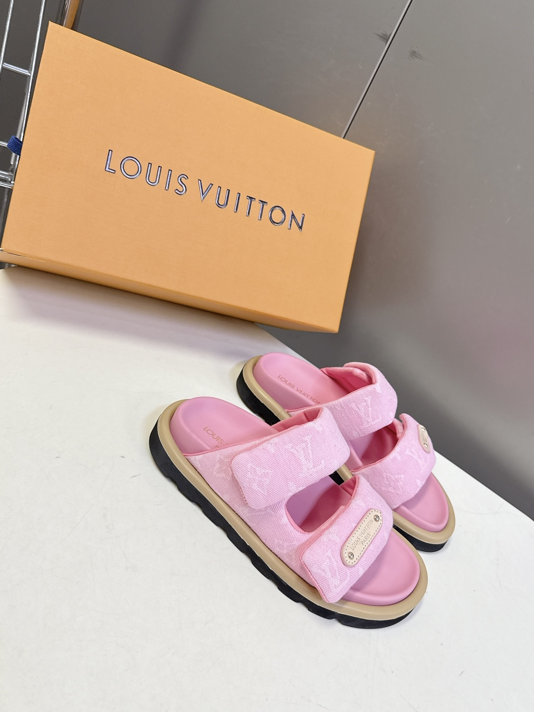 Louis Vuitton Louis Vuitton路易威登春夏最新 魔术贴老花凉拖