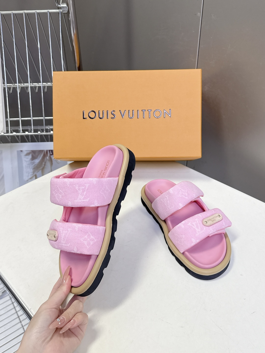 Louis Vuitton Louis Vuitton路易威登春夏最新 魔术贴老花凉拖