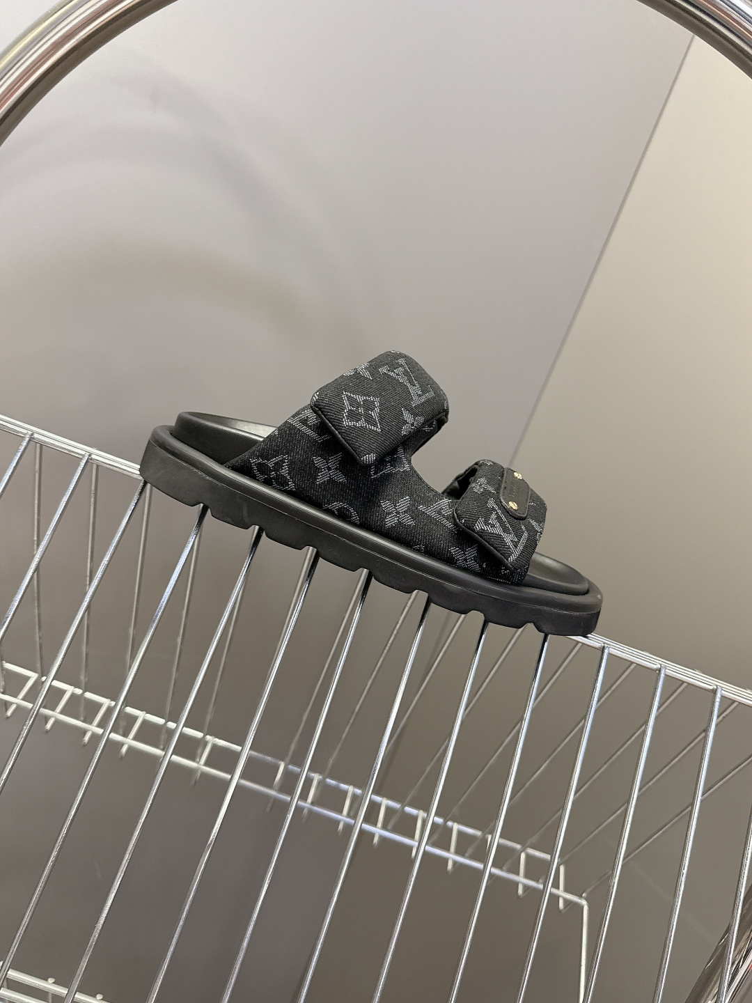 Louis Vuitton Louis Vuitton路易威登春夏最新 魔术贴老花凉拖