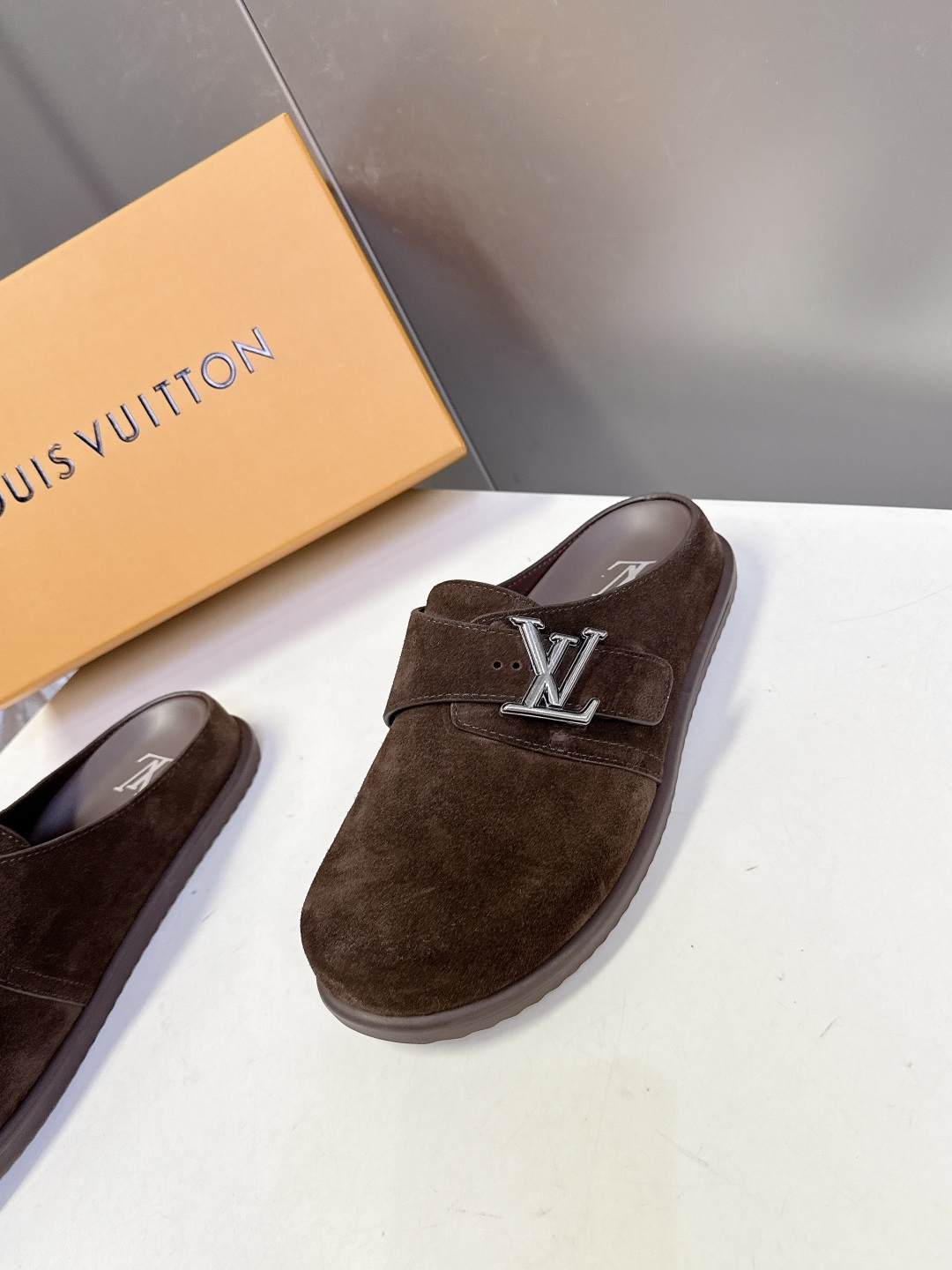 Louis Vuitton Louis Vuitton路易威登春夏最新款麂皮穆勒半拖