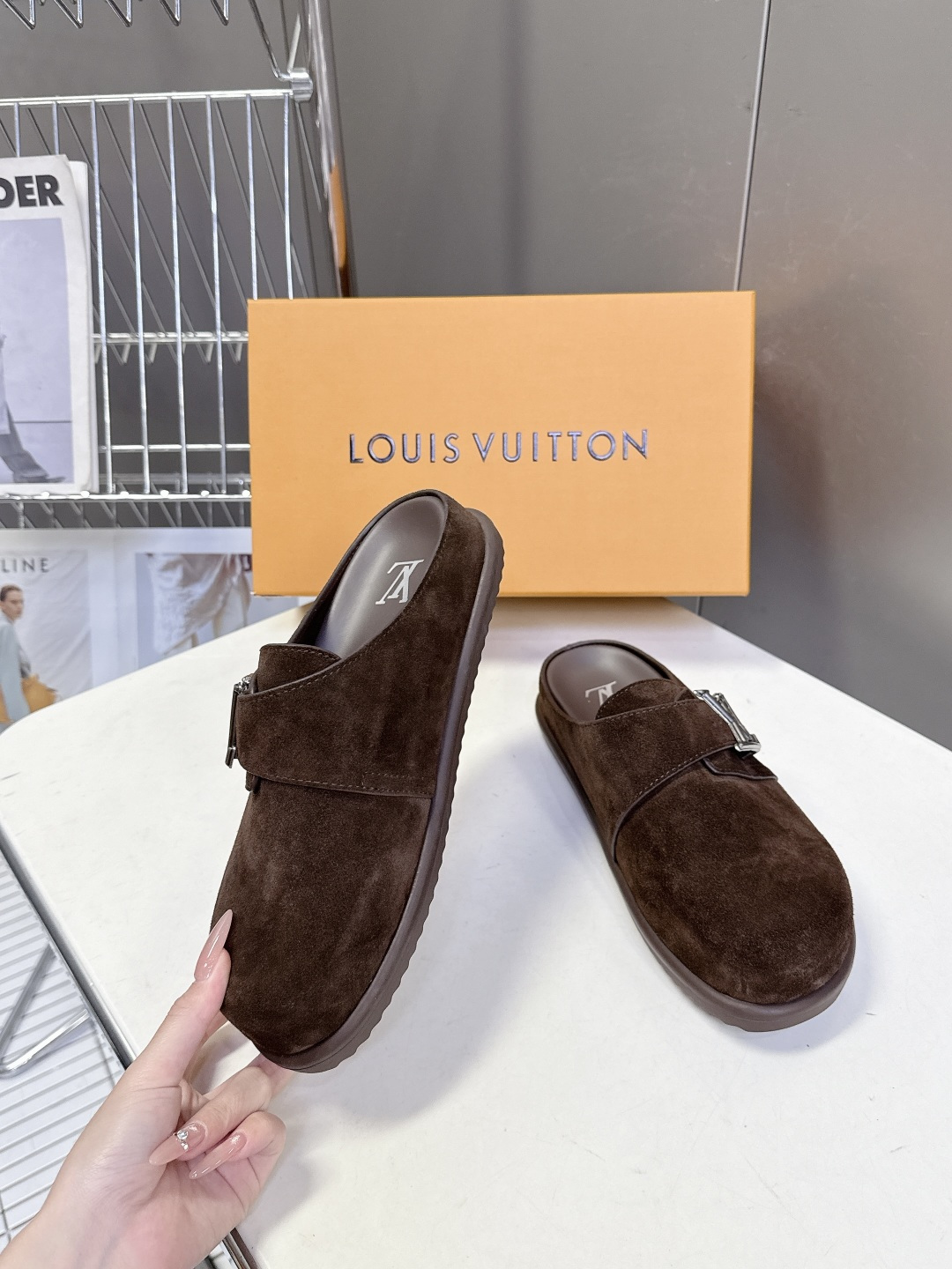 Louis Vuitton Louis Vuitton路易威登春夏最新款麂皮穆勒半拖