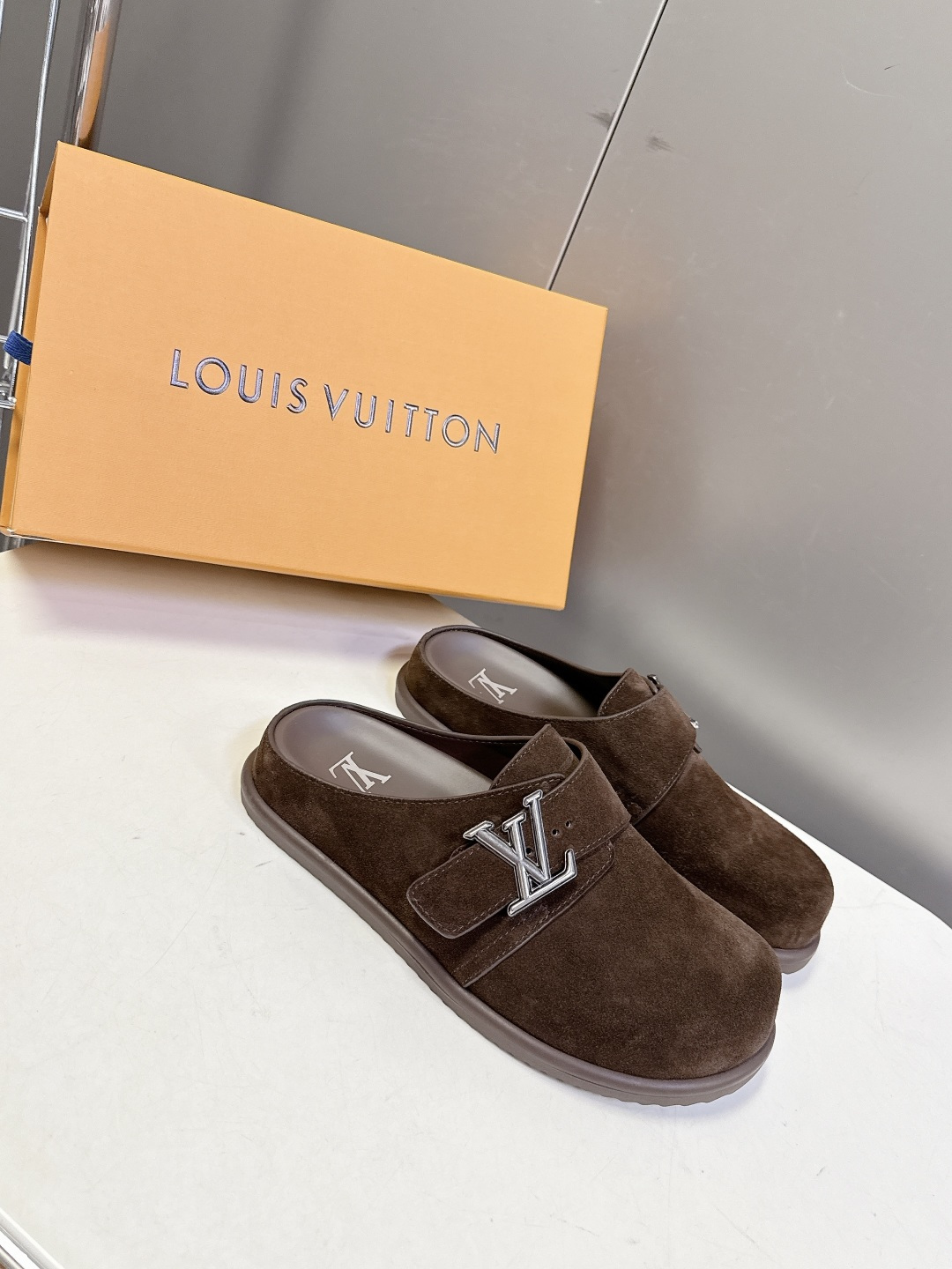 Louis Vuitton Louis Vuitton路易威登春夏最新款麂皮穆勒半拖