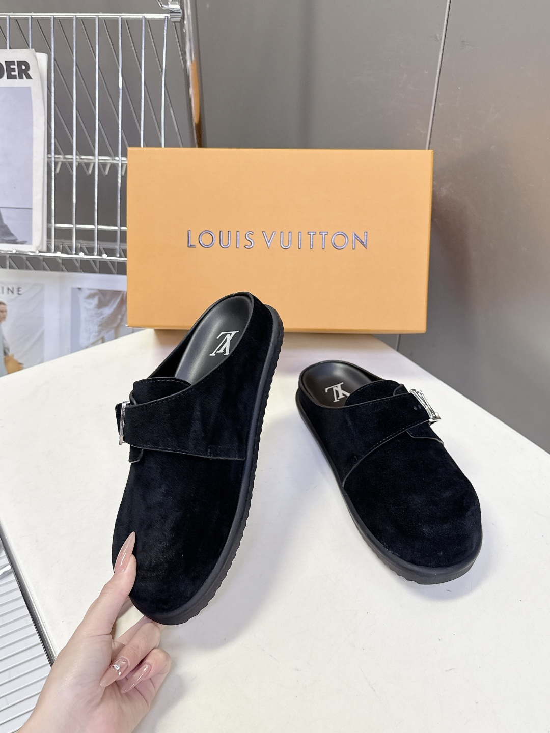 Louis Vuitton Louis Vuitton路易威登春夏最新款麂皮穆勒半拖