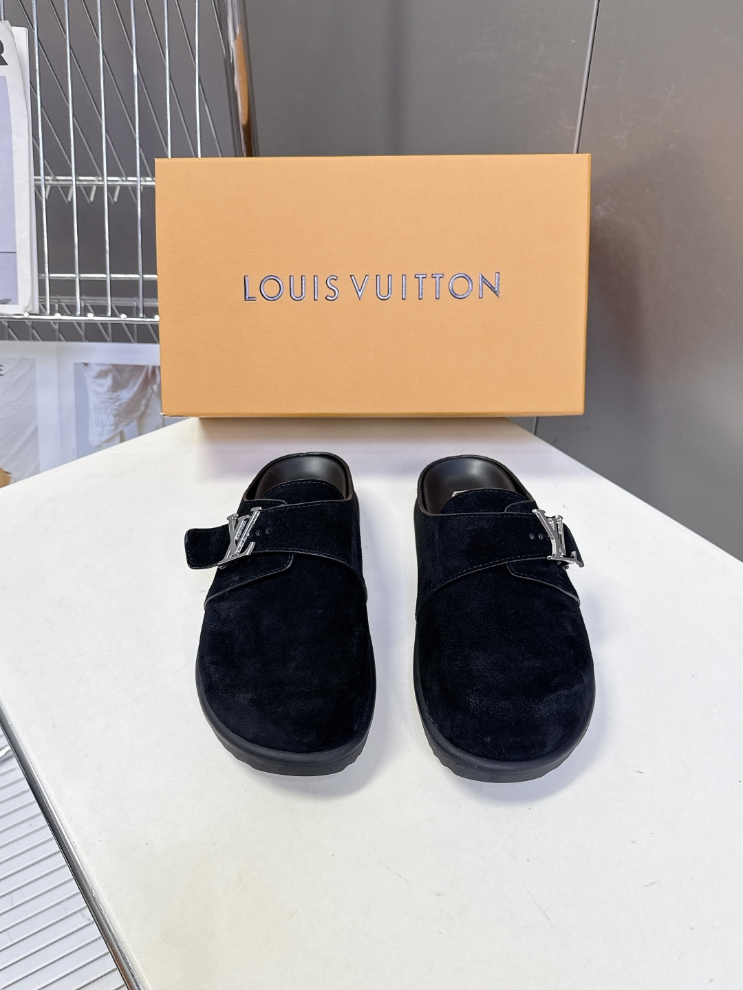 Louis Vuitton Louis Vuitton路易威登春夏最新款麂皮穆勒半拖