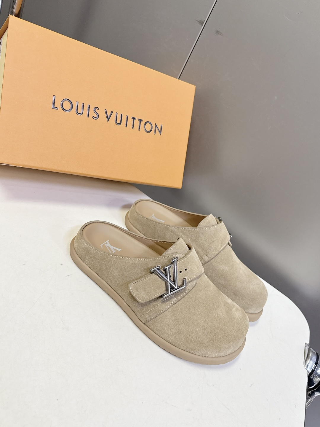 Louis Vuitton Louis Vuitton路易威登春夏最新款麂皮穆勒半拖
