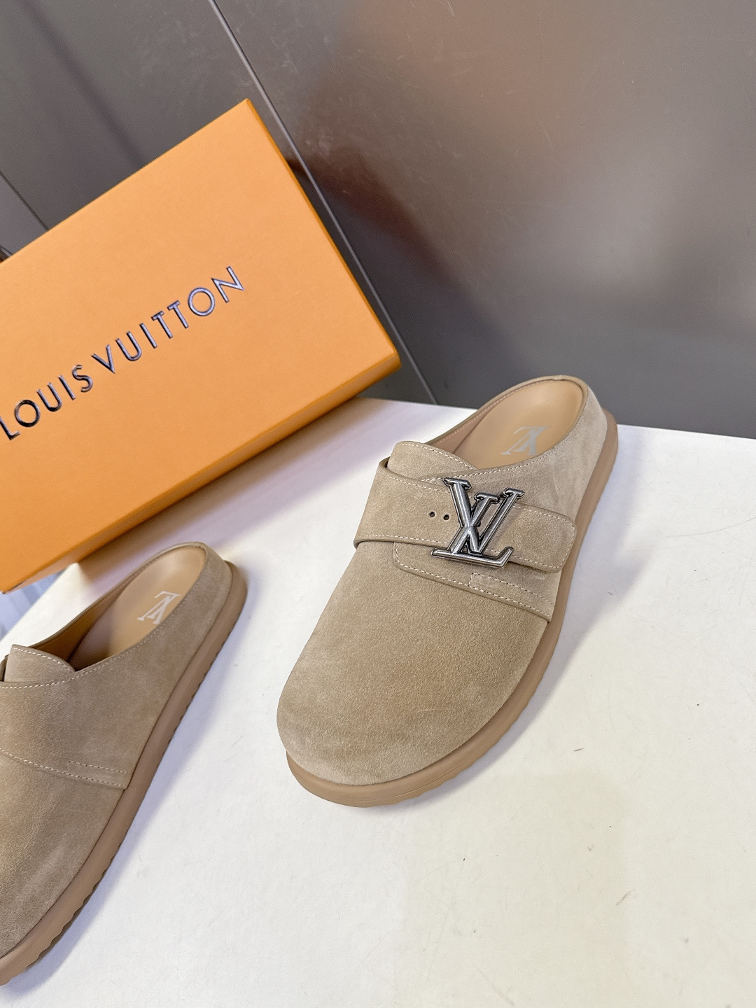 Louis Vuitton Louis Vuitton路易威登春夏最新款麂皮穆勒半拖