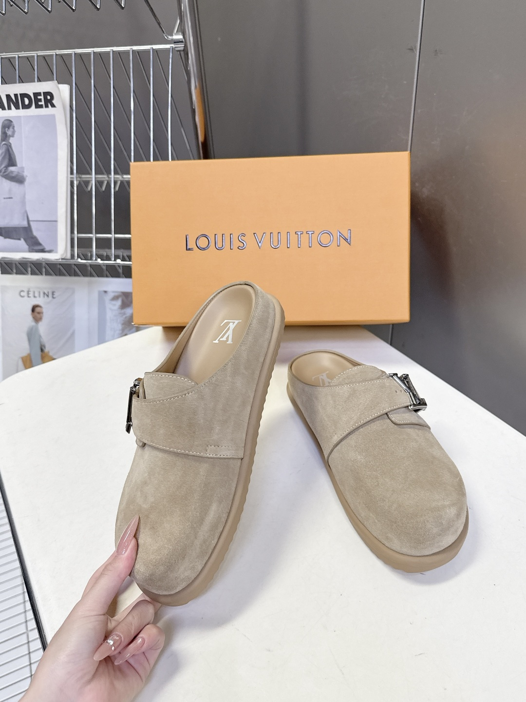 Louis Vuitton Louis Vuitton路易威登春夏最新款麂皮穆勒半拖