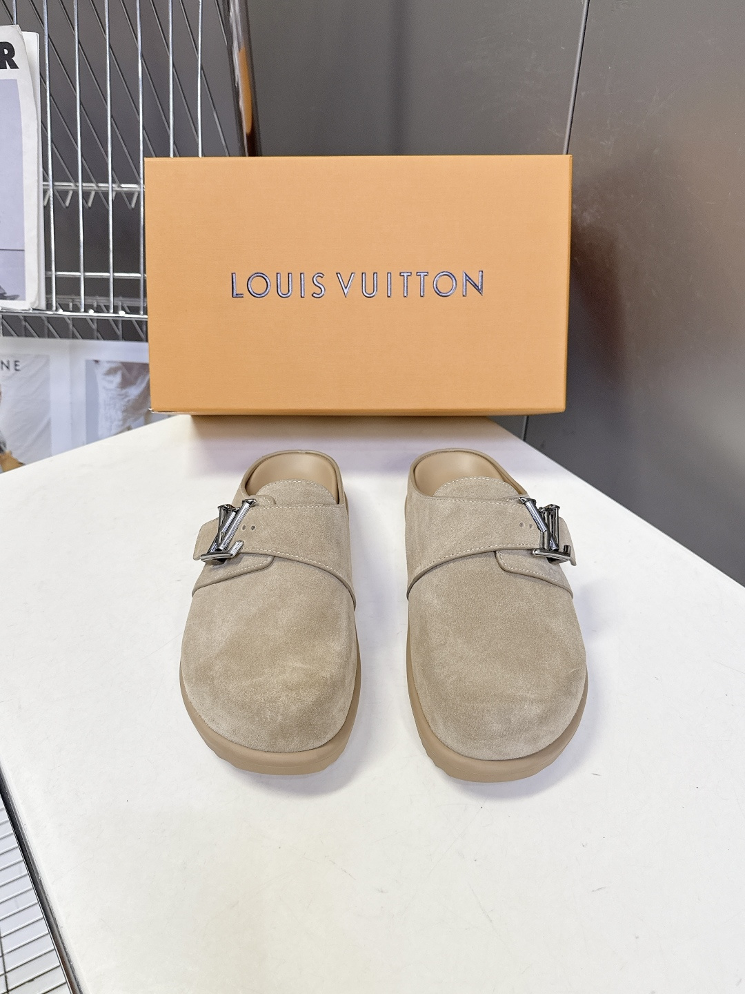 Louis Vuitton Louis Vuitton路易威登春夏最新款麂皮穆勒半拖