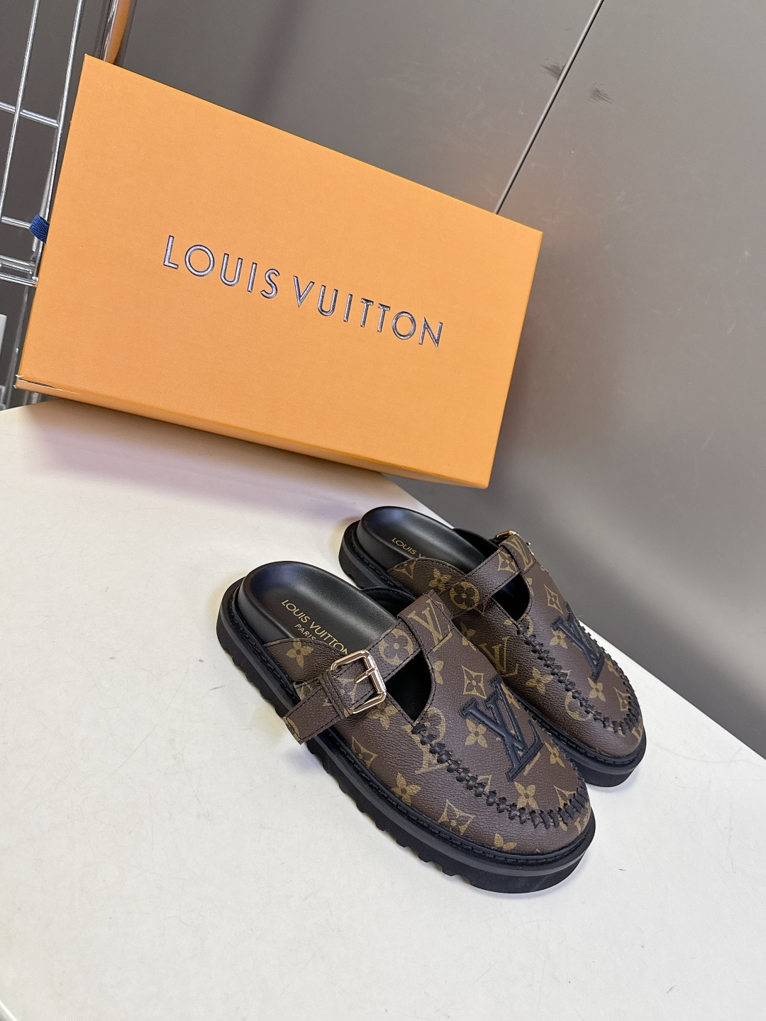 Louis Vuitton Louis Vuitton路易威登春夏最新款穆勒勃肯半拖