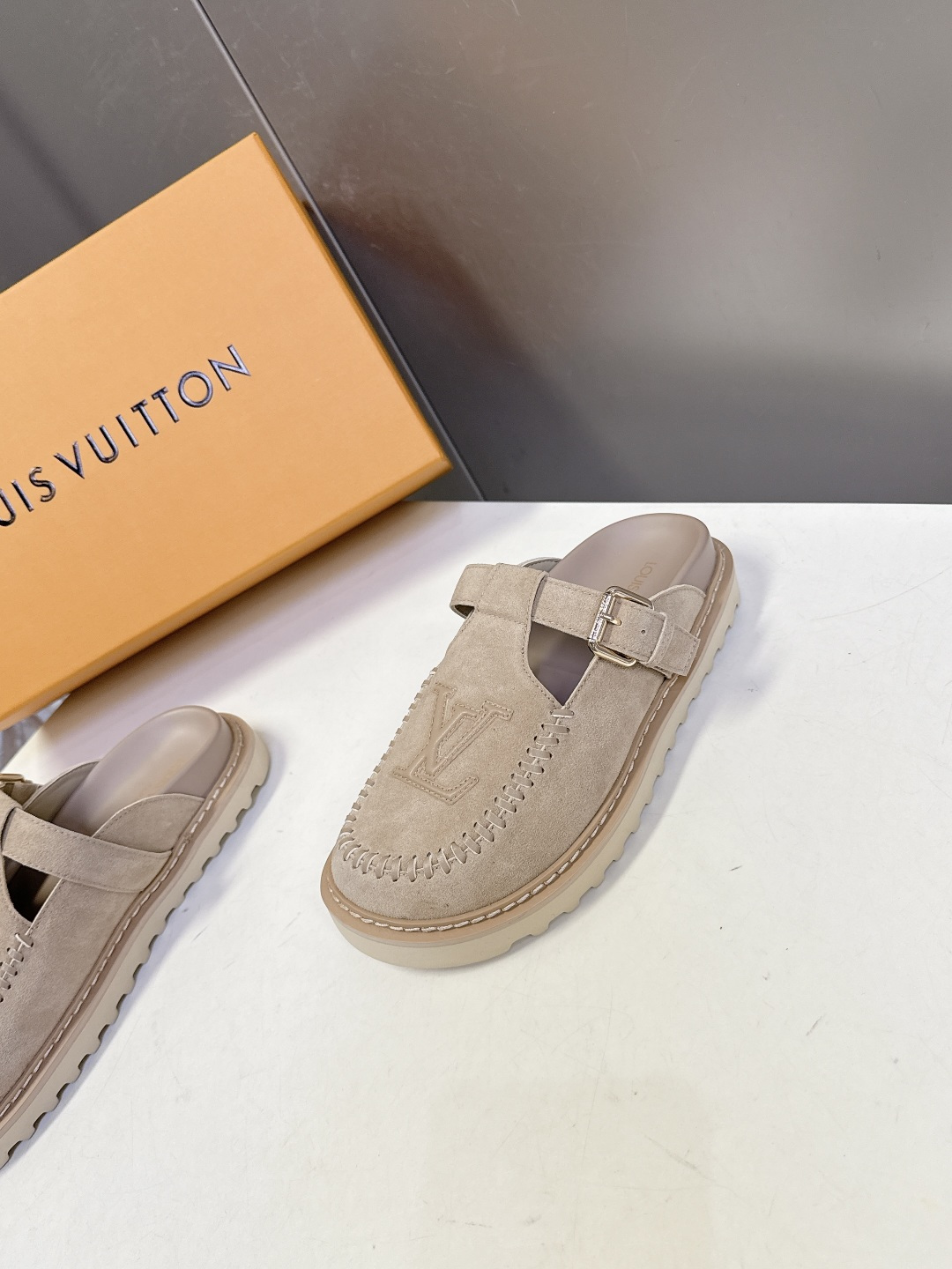 Louis Vuitton Louis Vuitton路易威登春夏最新款穆勒勃肯半拖