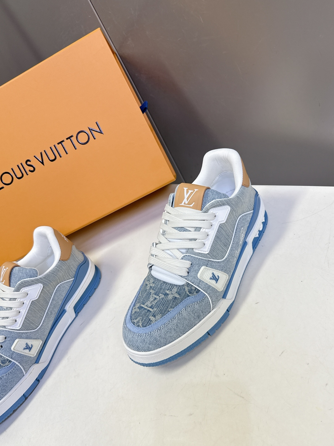 Louis Vuitton路易威登经典Trainer 系列运动鞋超多明星网红种草 鞋身以复古篮球鞋为灵感