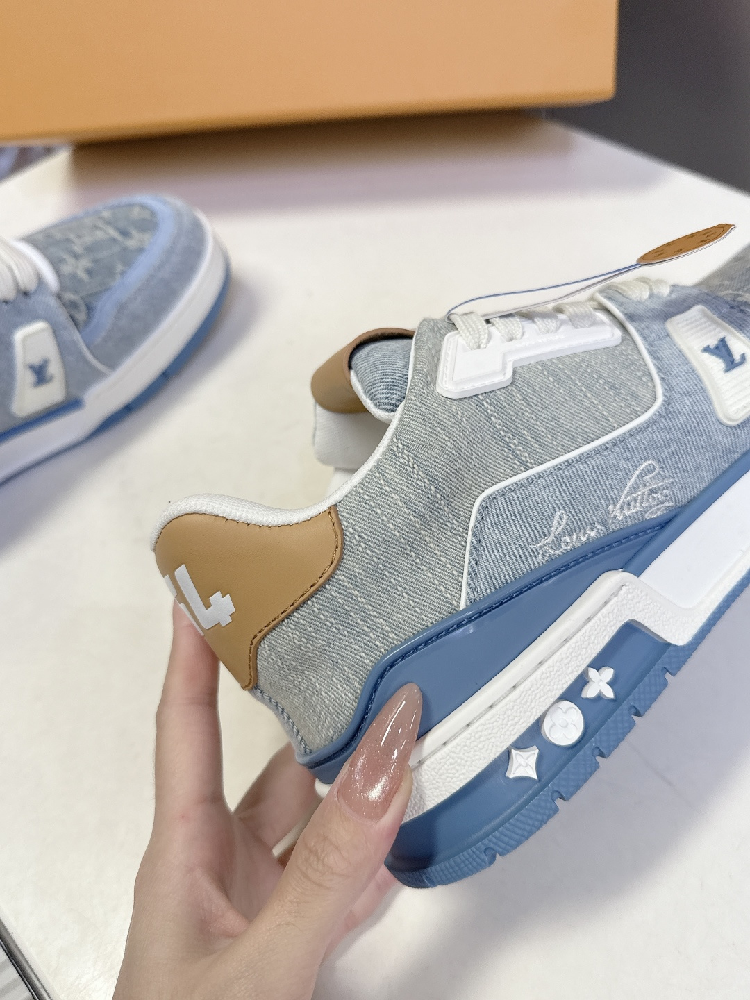 Louis Vuitton路易威登经典Trainer 系列运动鞋超多明星网红种草 鞋身以复古篮球鞋为灵感