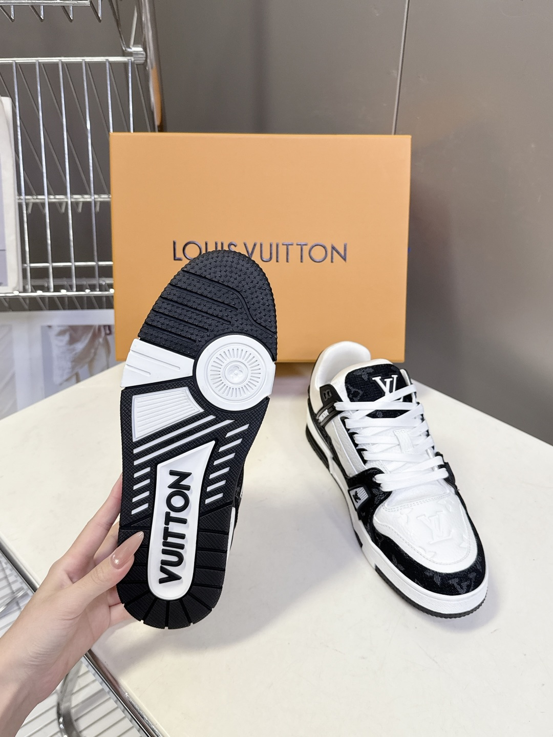 Louis Vuitton路易威登经典Trainer 系列运动鞋超多明星网红种草 鞋身以复古篮球鞋为灵感