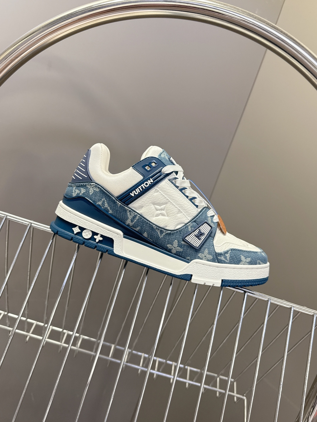 Louis Vuitton路易威登经典Trainer 系列运动鞋超多明星网红种草 鞋身以复古篮球鞋为灵感