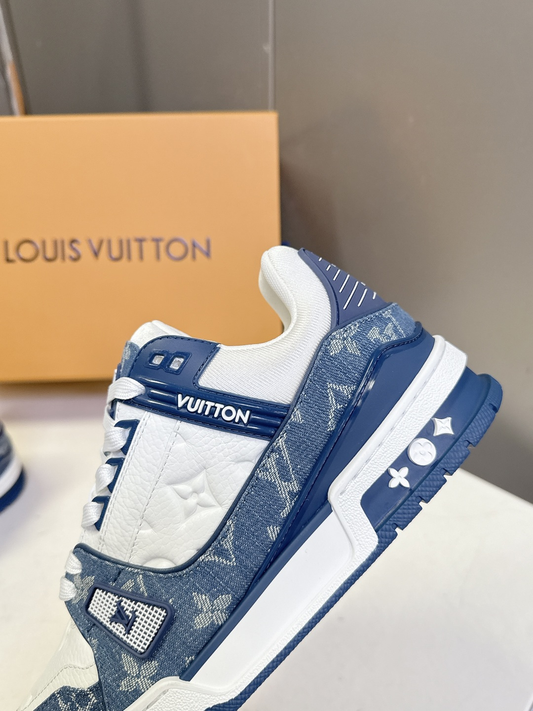 Louis Vuitton路易威登经典Trainer 系列运动鞋超多明星网红种草 鞋身以复古篮球鞋为灵感