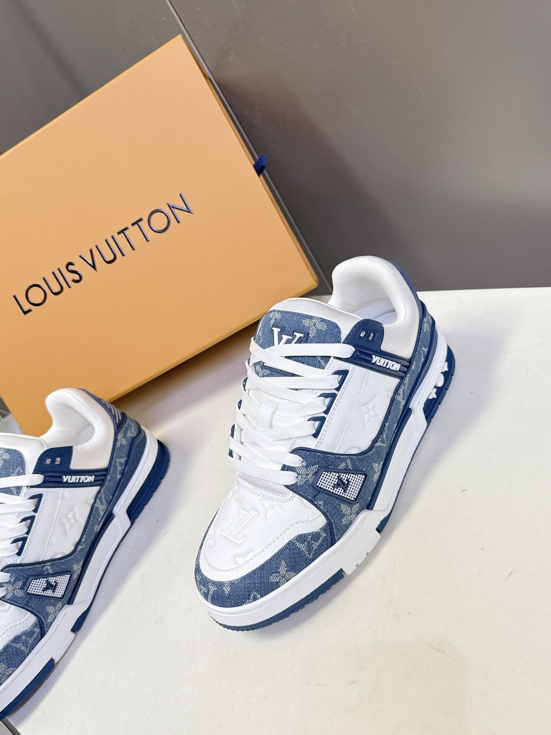 Louis Vuitton路易威登经典Trainer 系列运动鞋超多明星网红种草 鞋身以复古篮球鞋为灵感