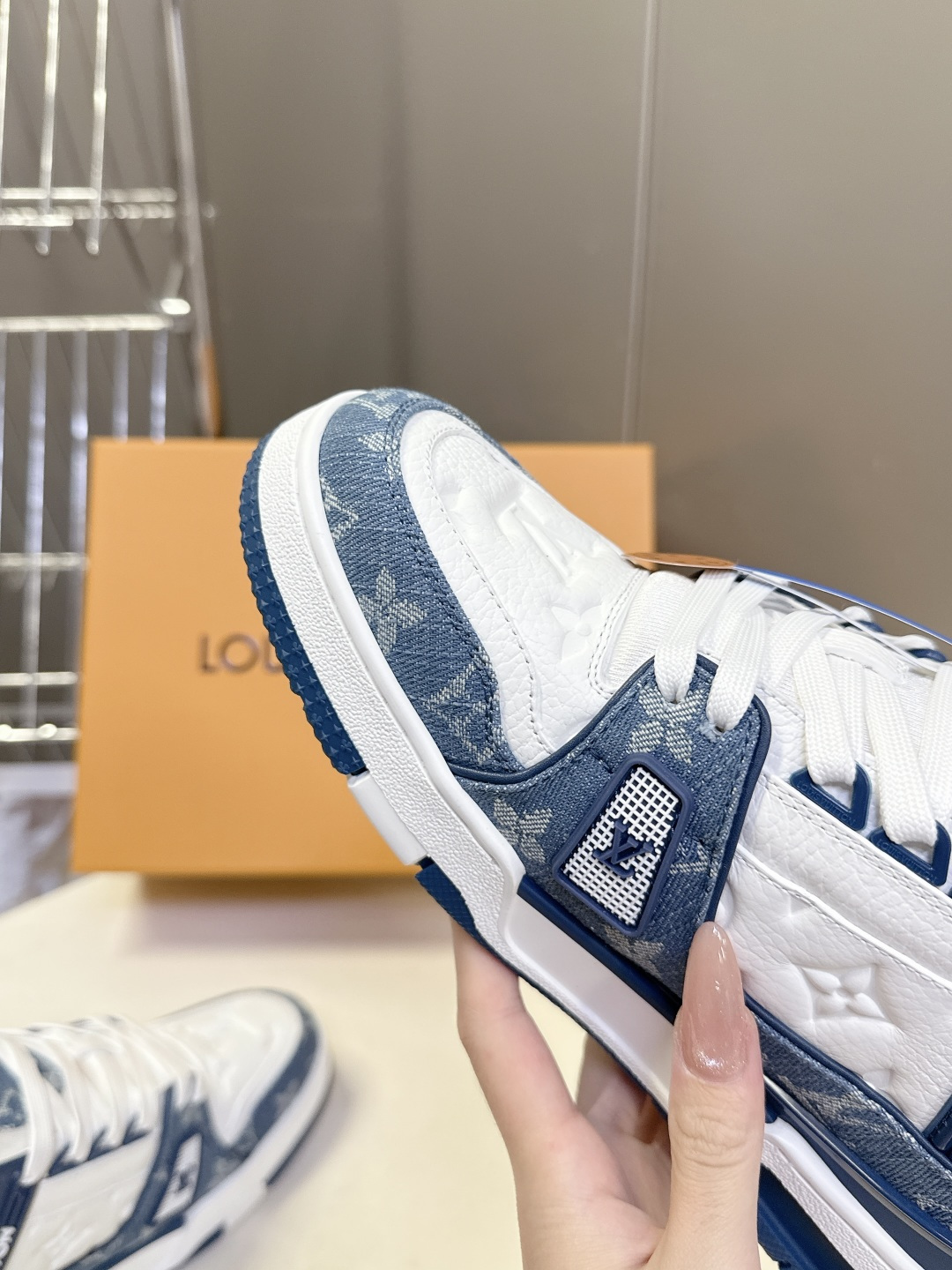 Louis Vuitton路易威登经典Trainer 系列运动鞋超多明星网红种草 鞋身以复古篮球鞋为灵感