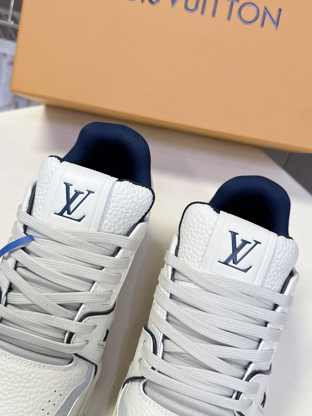 Louis Vuitton路易威登经典Trainer 系列运动鞋超多明星网红种草 鞋身以复古篮球鞋为灵感