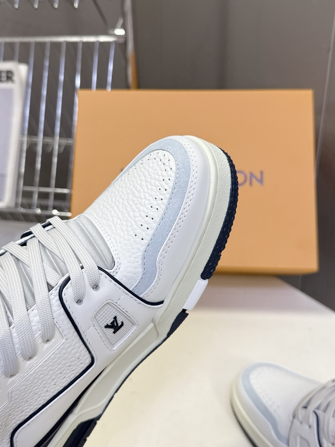 Louis Vuitton路易威登经典Trainer 系列运动鞋超多明星网红种草 鞋身以复古篮球鞋为灵感