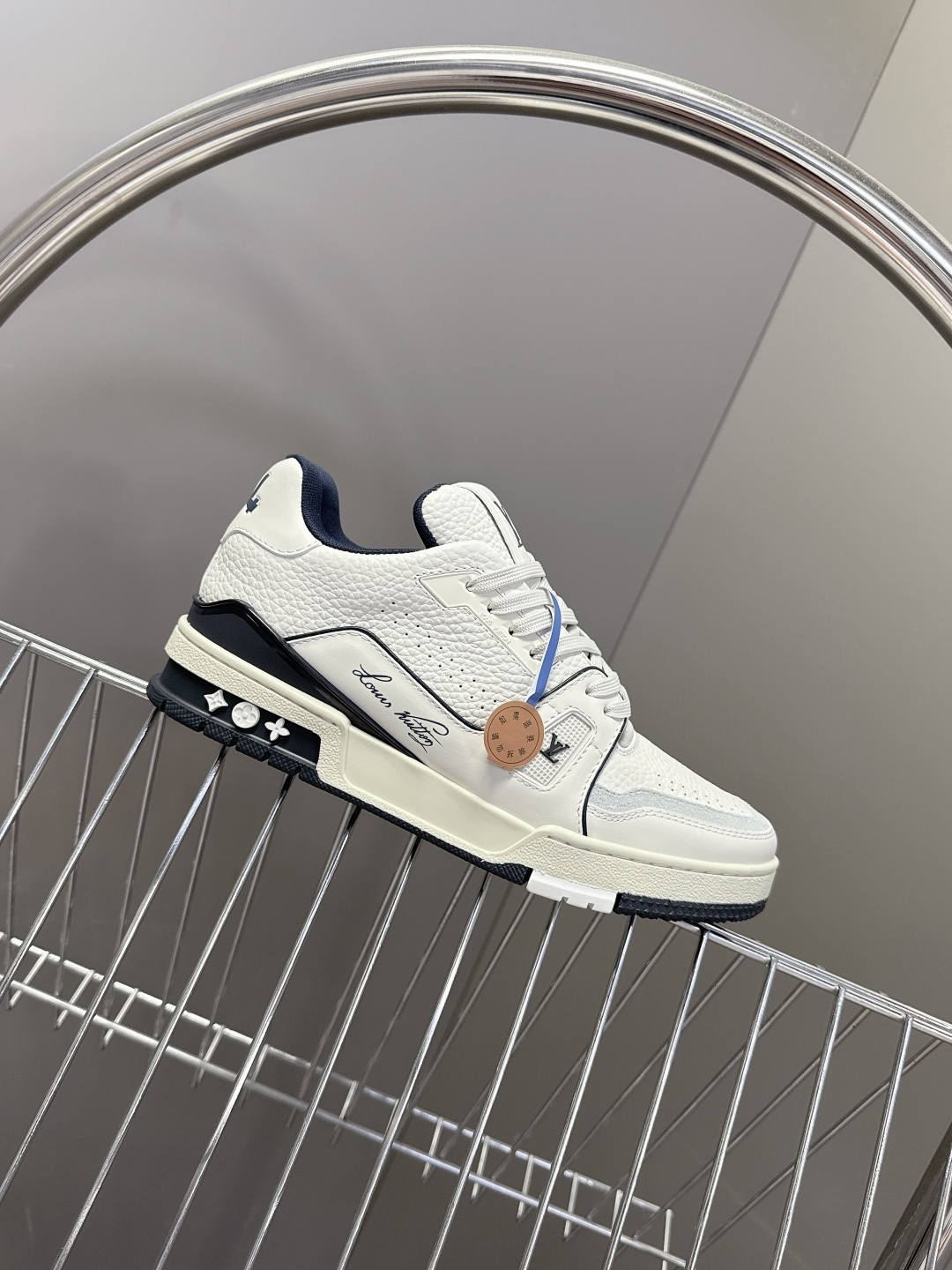 Louis Vuitton路易威登经典Trainer 系列运动鞋超多明星网红种草 鞋身以复古篮球鞋为灵感