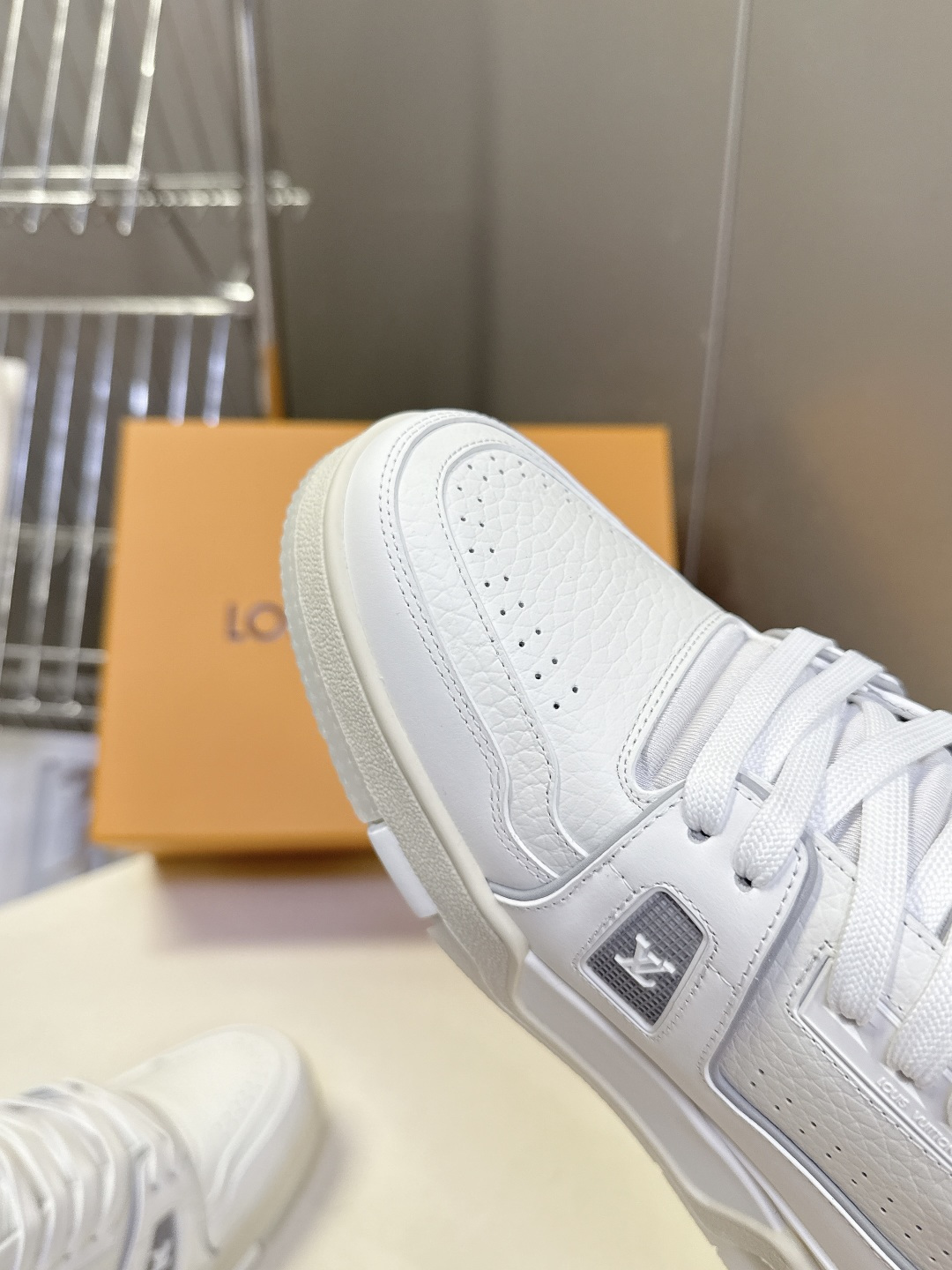 Louis Vuitton路易威登经典Trainer 系列运动鞋超多明星网红种草 鞋身以复古篮球鞋为灵感