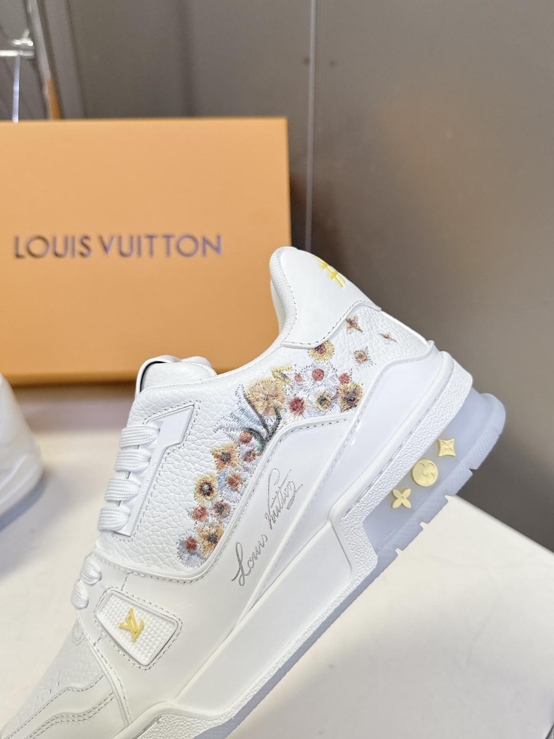 Louis Vuitton路易威登经典Trainer 系列运动鞋超多明星网红种草 鞋身以复古篮球鞋为灵感